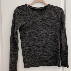 Lululemon Swiftly Relaxed Long Sleeve
Black / White / Black 
- size 2